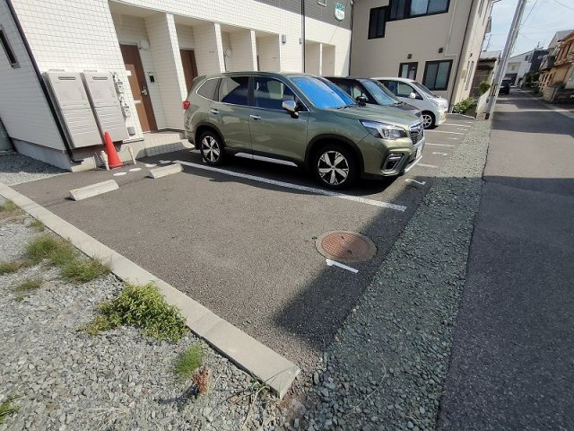 Almo(アルモ)の駐車場