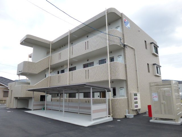 総社市清音柿木の賃貸マンションの外観