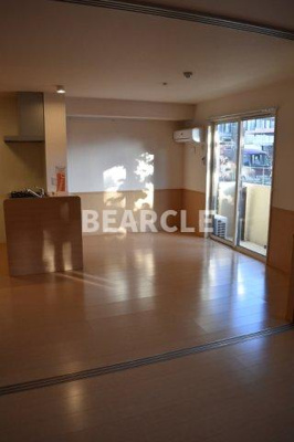 【居間・リビング】 | マジェスティ サザン Ⅱ棟 | こちらの居間で趣味の時間をお楽しみください