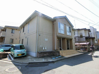 【外観】 | 小田急多摩線「五月台」駅まで徒歩2分！通勤通学・お買物にも便利な立地の2階建てアパートです☆駅近のお部屋をお探しの方におすすめ♪