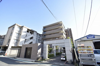 【外観】 | 横浜市営地下鉄ブルーライン「新羽」駅徒歩5分。
通勤時間の短縮でご家族と過ごす時間を増やす事が出来ます。