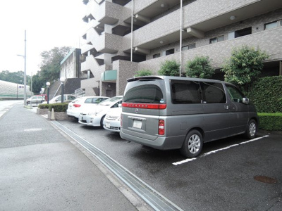 【駐車場】 | 横浜常盤台パークホームズ | 平置き駐車場