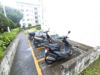 【その他共用部分】 | 笹下台団地8-1号棟 | バイク置場です。