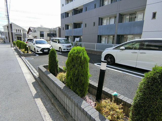 ルシエル1の駐車場