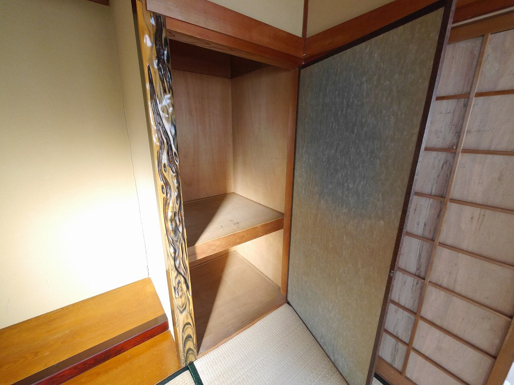 西朝霧丘貸家の収納