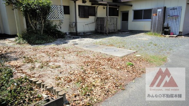 朝倉市中原の中古一戸建の駐車場|2台余裕で停めれます。