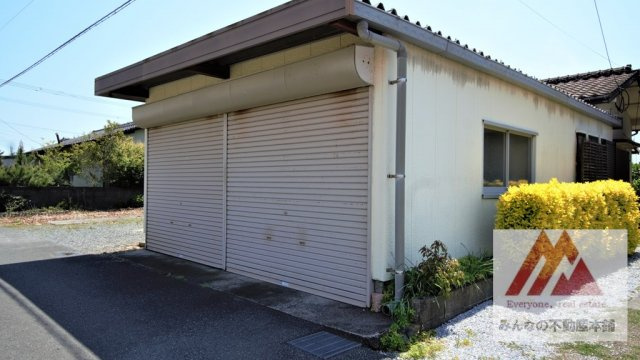 朝倉市中原の中古一戸建の駐車場|ガレージもございます（2台可）
