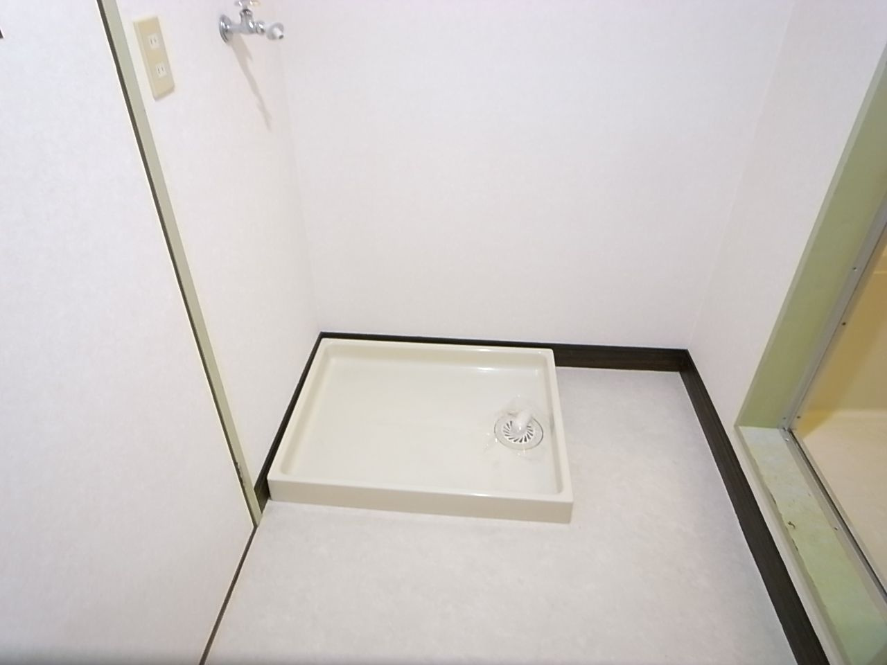 ライフガーデン【10,000円キャッシュバック対象物件】の洗面所|おしゃれな外観です