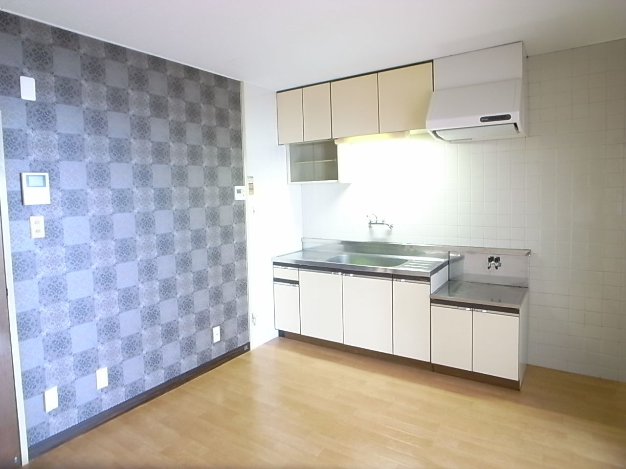 ライフガーデン【10,000円キャッシュバック対象物件】の居間・リビング|おしゃれな外観です