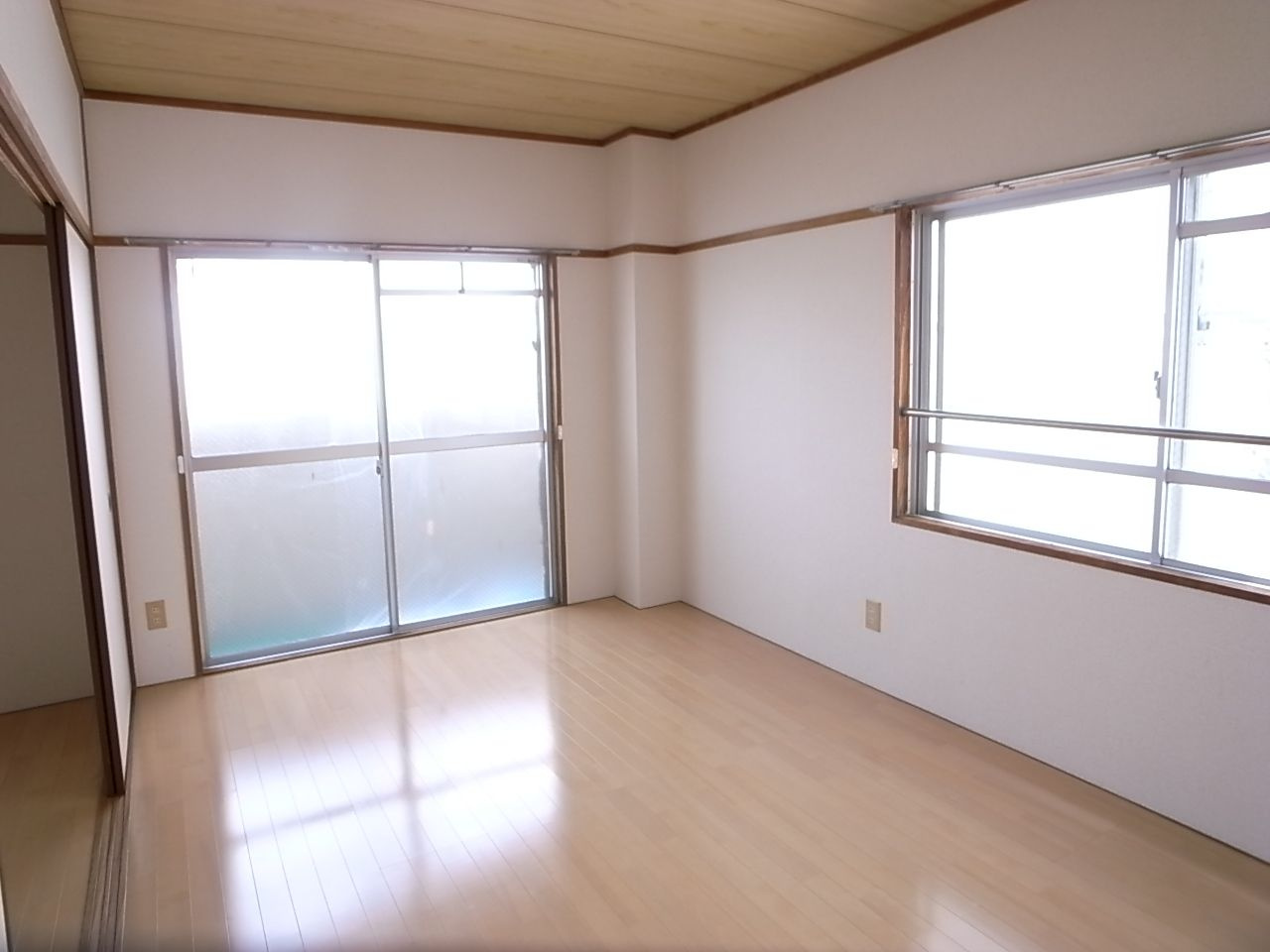 ライフガーデン【10,000円キャッシュバック対象物件】の内装|おしゃれな外観です