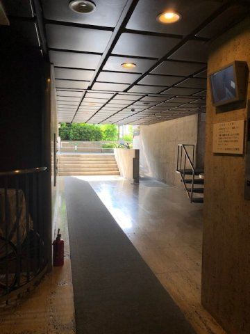 サンサーラ御苑のロビー