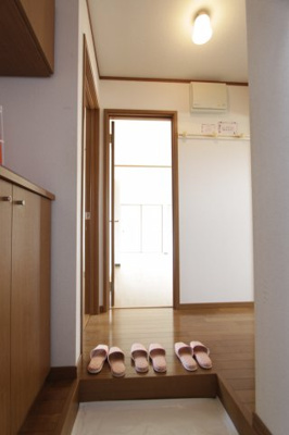 【玄関】 | パセオアゼリオＢ | シンプルで使いやすい玄関です