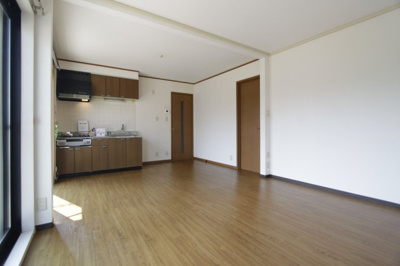 【居間・リビング】 | パセオアゼリオＢ | ゆったりとしたリビングです