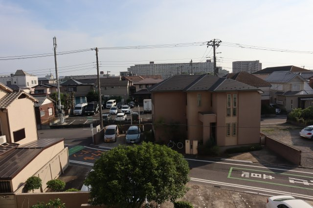 谷津遊園コーポラス　３階部分の展望|眺望自慢　陽当り良好