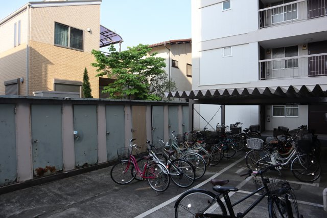谷津遊園コーポラス　３階部分のその他共用部分|駐輪場　整然としており管理体制の良さがうかがえます。