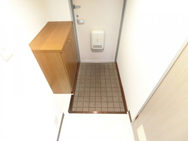 フラワーマンションの玄関