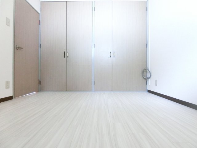 フラワーマンションの洋室