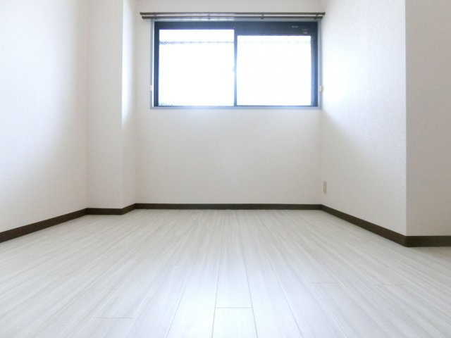 フラワーマンションの寝室