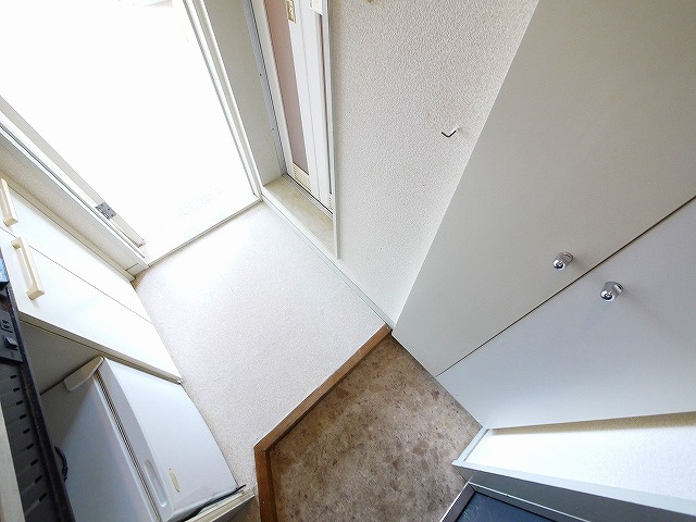レオパレス法蓮町の玄関