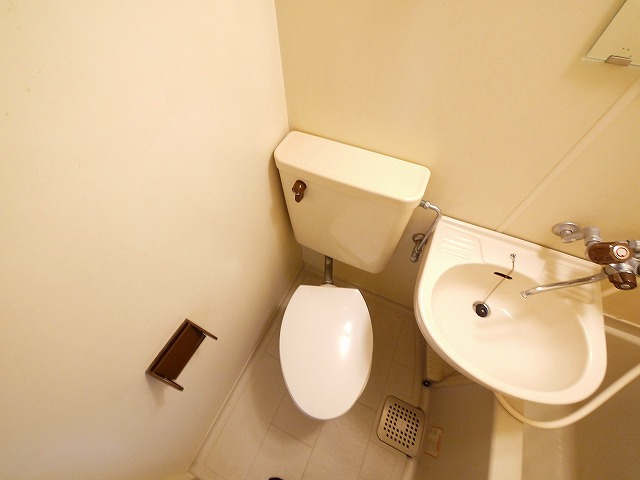 レオパレス法蓮町のトイレ