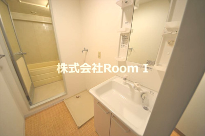 【洗面所】 | イーストリバーヒル | 忙しい朝には欠かせない洗面所です