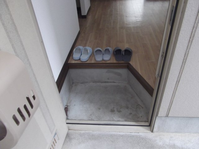メープルハイツの玄関