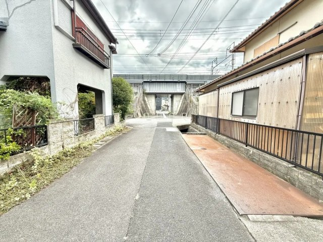 野洲市行畑　売土地の前面道路含む現地写真