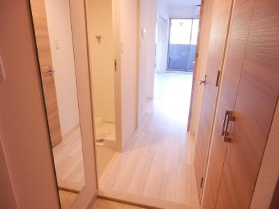 ルーエ五条堀川（旧：フォレスト五条堀川）の居間・リビング|廊下