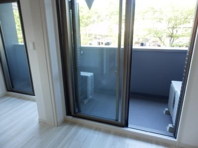 ルーエ五条堀川（旧：フォレスト五条堀川）のバルコニー
