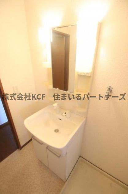クレセントコートC棟の洗面所|スペースが確保できる洗面所です