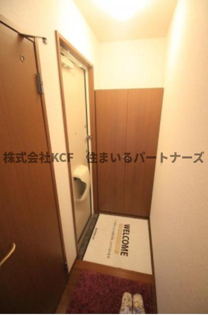 クレセントコートC棟の玄関|明るい玄関です