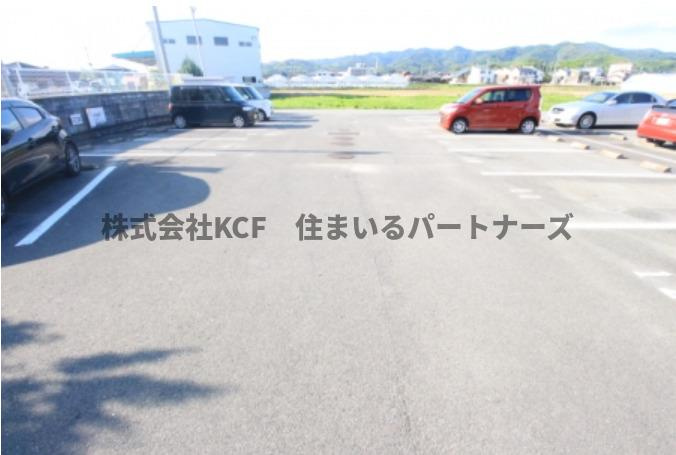 クレセントコートC棟の駐車場|駐車場です
