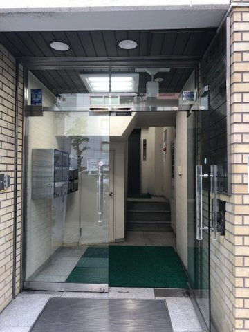 KSビルのエントランス