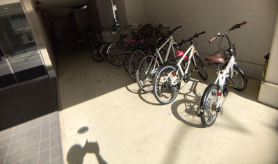 【駐輪場】 | ライオンズマンション八王子 | マンションの駐輪場は、事前に空きがあるか確認を取ると安心です。せっかく入居したのに駐輪スペースがない！なんてことになったら大変ですよね。そこで、内見時や購入前にはまず事前に確認しておくと良いでしょう。