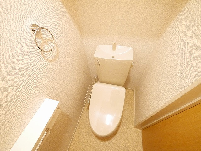 ベルオーブⅩのトイレ|ゆったりとした空間のトイレです