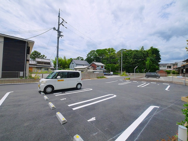 ベルオーブⅩの駐車場|広めの駐車場に車を止められます
