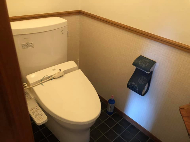【トイレ】 | 湖西市新居町新居　中古住宅 | コンパクトで使いやすいトイレです。二階のトイレになります