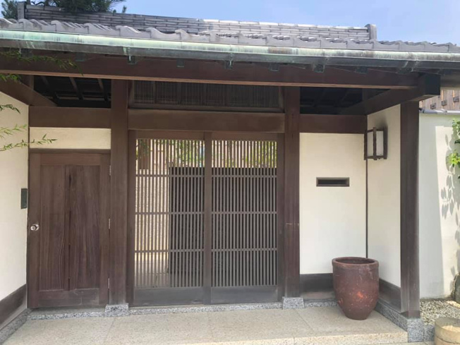 【玄関】 | 湖西市新居町新居　中古住宅 | ゆったりとした玄関です