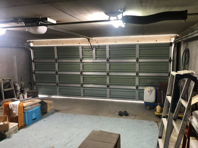 【駐車場】 | 湖西市新居町新居　中古住宅 | ガレージ駐車場の用意があります。ガレージから直接雨の日も荷物を室内に運ぶことができます