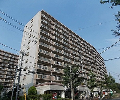 【外観】 | シーアイハイツ南千里C棟 | 【現地写真】鉄骨鉄筋コンクリート造
435戸の大型マンション♪