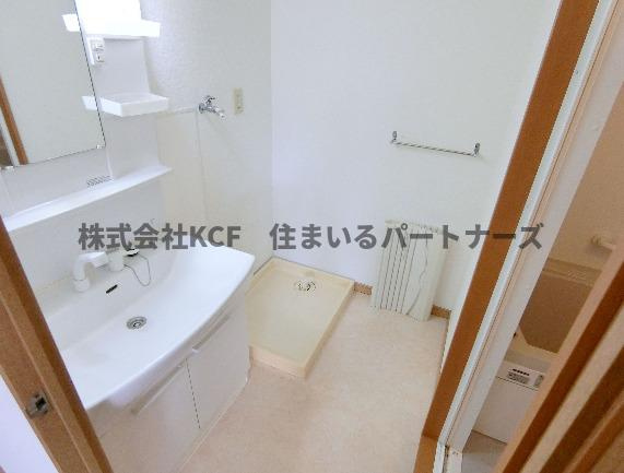シャルムⅠの洗面所|脱衣スペースもあります