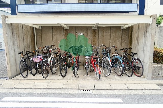 サンエイビルの駐車場
