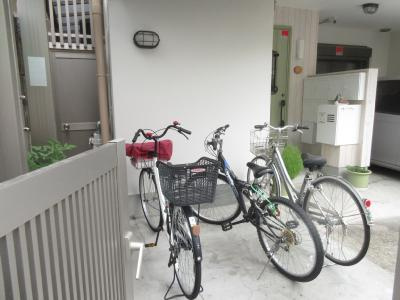 かもハウスの駐車場|駐輪場