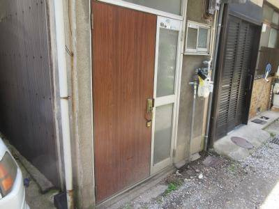 京都市中京区今新在家東町の一戸建てのエントランス