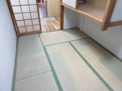 京都市中京区今新在家東町の一戸建ての居間・リビング|和室6畳
