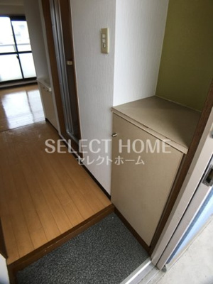  | ＴＷＩＮ　ＢＵＩＬＤ | 収納もある玄関です