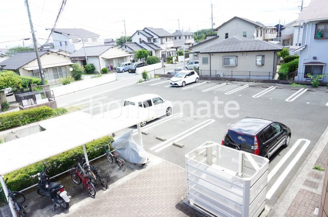 合志市須屋の賃貸マンションの駐車場