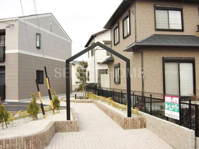 【エントランス】 | グランディール | 清潔なエントランスです