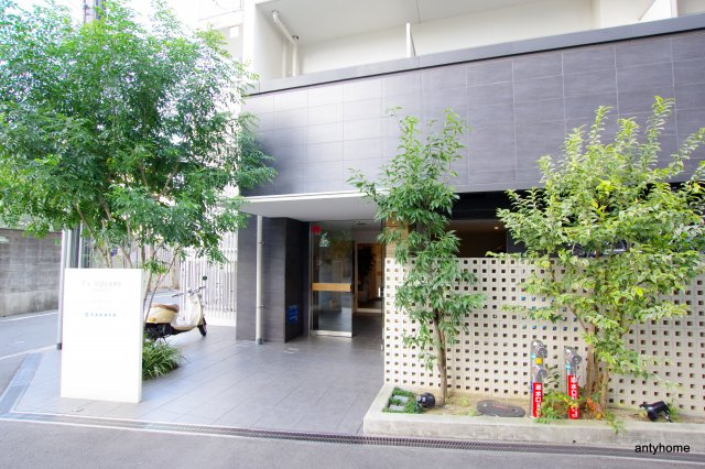 T's SQUARE 大阪城　仲介手数料無料のエントランス