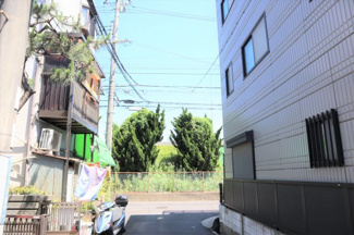 【前面道路含む現地写真】